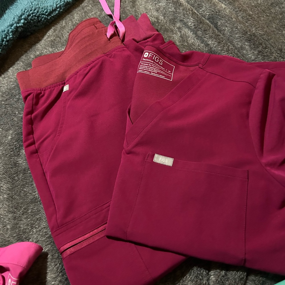 Figs scrubs magenta size M zamora joggers and one pocket top